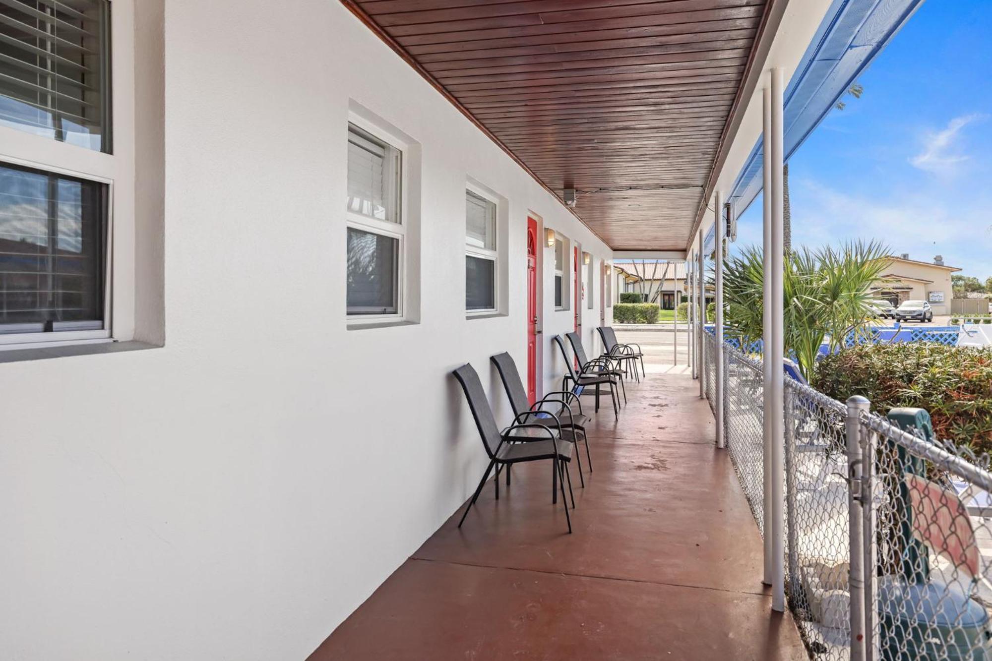 Sun Island Motel St. Pete Beach Esterno foto