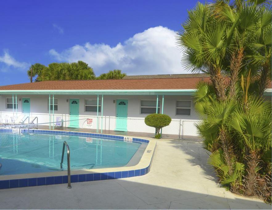 Sun Island Motel St. Pete Beach Esterno foto